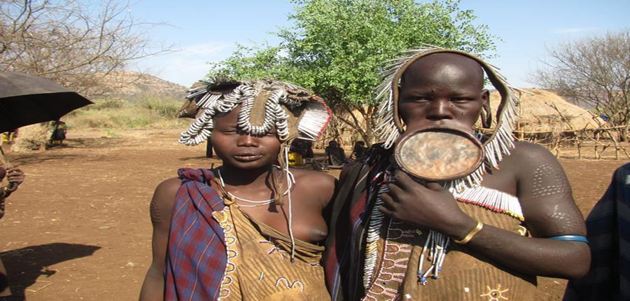 The origin of this tradition is not known but the Mursi themselves consider it as something that makes them distinguish from the surrounding tribes.