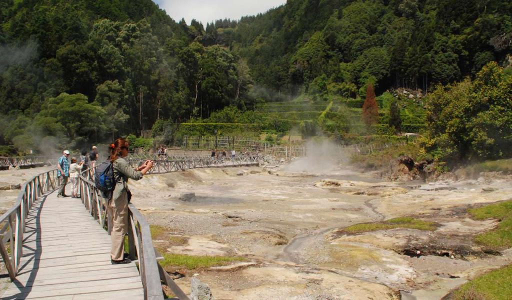 3. FURNAS GEOTHERMAL GUIDED TOUR Hot springs, steaming fumaroles & stunning botanical gardens FULL DAY TOUR 80 PP ( 47 CHILD) Furnas is the epicentre of the geothermal activity of the island.