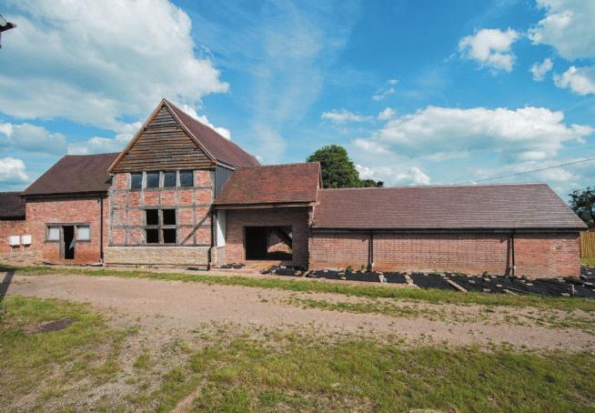 Situation The Barn is situated in an enviable position on the edge of the popular Stratford upon Avon village of Snitterfield within easy walking distance of the village centre and with views across