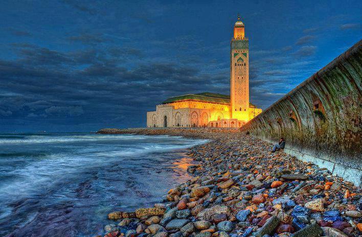 The must-see H A S S A N 2 M O S Q U E Completed in 1993 and located on a platform overlooking the Atlantic Ocean, the iconic Hassan II Mosque is the secondlargest mosque in the world, and one of few