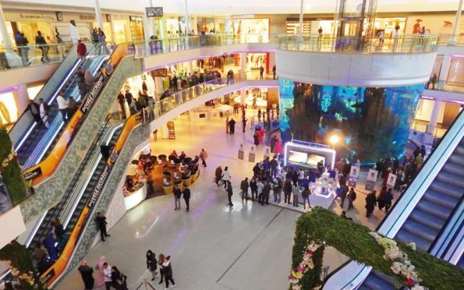 Shopping addresses M O R O C C O M A L L As the biggest mall in Africa, Morocco Mall has various brands that fit a range of budgets from affordable H&M and Zara to the luxurious Gucci and Luis