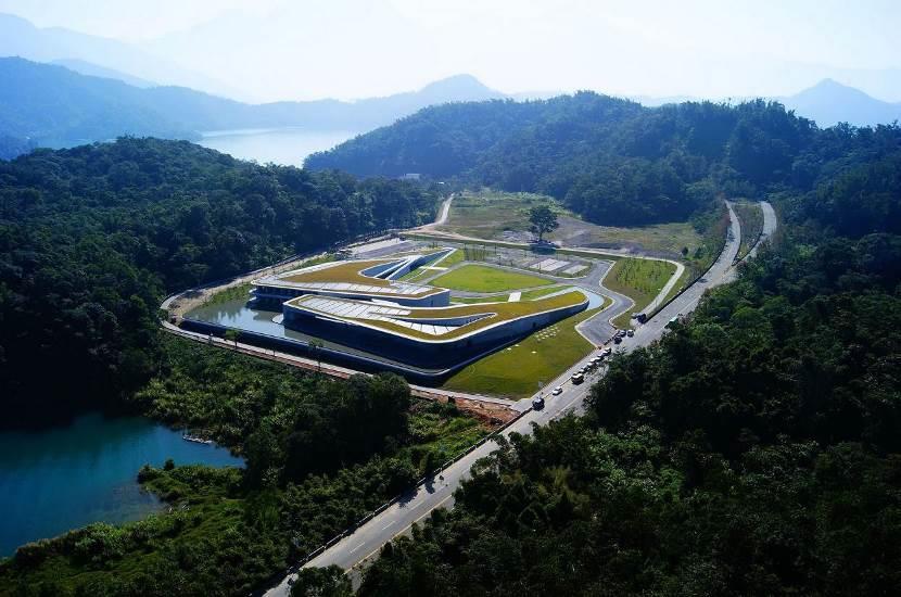 Sun Moon Lake visitor center Location: Yuchi, Taiwan Realization: 2006 2010 Architects: Norihiko Dan and Associates, Tokyo Sun Moon Lake is located in the mountainous landscape and is the largest