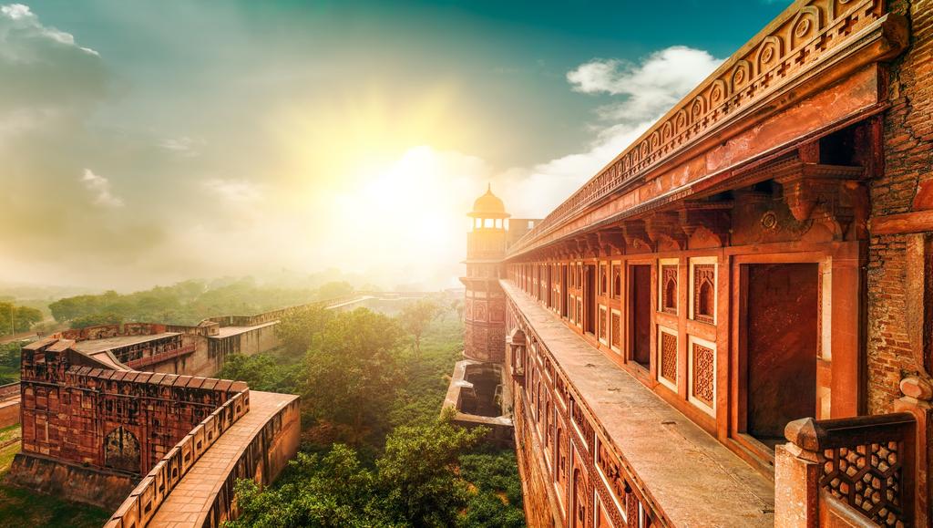 14 Day Secrets of the Maharajas International airfares Airport transfers 12 nights 5* star accommodation & Heritage hotels Daily breakfast, 3 lunches, 3 dinners Maharaja-style elephant safari with