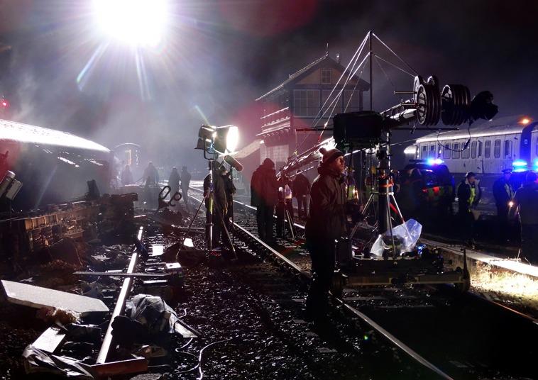 monitor the shots taken. Below: All the drama of a night shoot. Lighting, cameras and sound booms are brought into action to shoot one of the Casualty scenes.