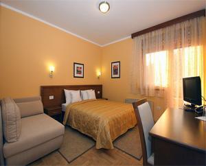 ACCOMMODATION UNITS: DBL, Studio apartments ROOM FACILITIES: Hair dryer, safe