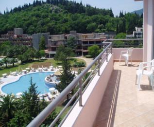 fantastic family holiday, including spacious and 40,000 m2 of lovingly-tended gardens where