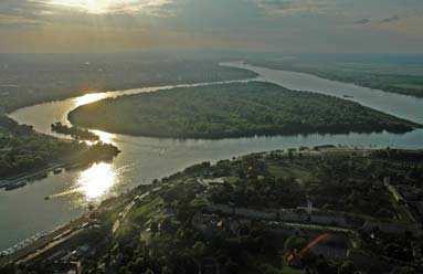 Together with its longer headwater, the Sava Dolinka river (Fig. 5), it measures 990 km. With its average discharge at the confluence of about 1,700 m 3 /s (Fig.
