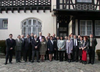 Central and Eastern European Network of Basin Organizations (CEE NBO) First General Assembly of CEE NBO : 1-2 February 2002 Sinaia, Romania CEE NBO Members : BG, CZ, PL, RO, SB, SL