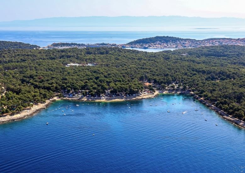CHRISTMAS AND NEW YEAR S EVE IN CAMP ČIKAT Spend Christmas and New Year s Eve holidays on Lošinj enjoying the wonderful ambiance of the Čikat winter campsite, featuring the