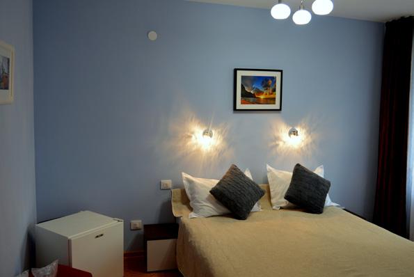 The pension is classified by the Ministry of Tourism at three stars and offerrs en-suite