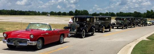 While waiting for the cruise to begin, model A members inspected the T-Birds and the T-Bird members inspected the Model A s. It was a compatible group as all there were car lovers.