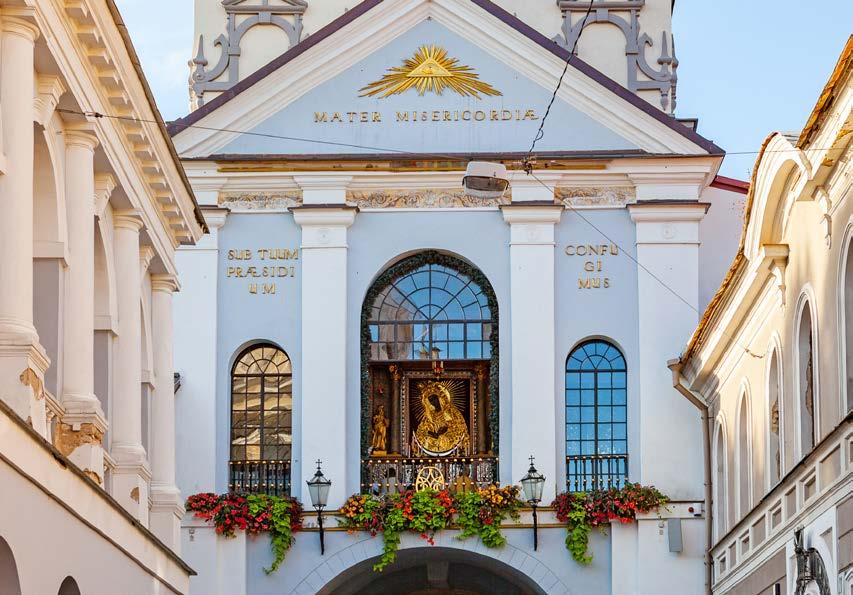 THE BEST OF THE BALTICS ROUND TRIP IN 10 DAYS ITINERARY The Gate of Dawn in Vilnius, Lithuania DAY 4 (MONDAY): VILNIUS-KLAIPĖDA 7 km 317 km Tour outline: the sightseeing tour includes a panoramic