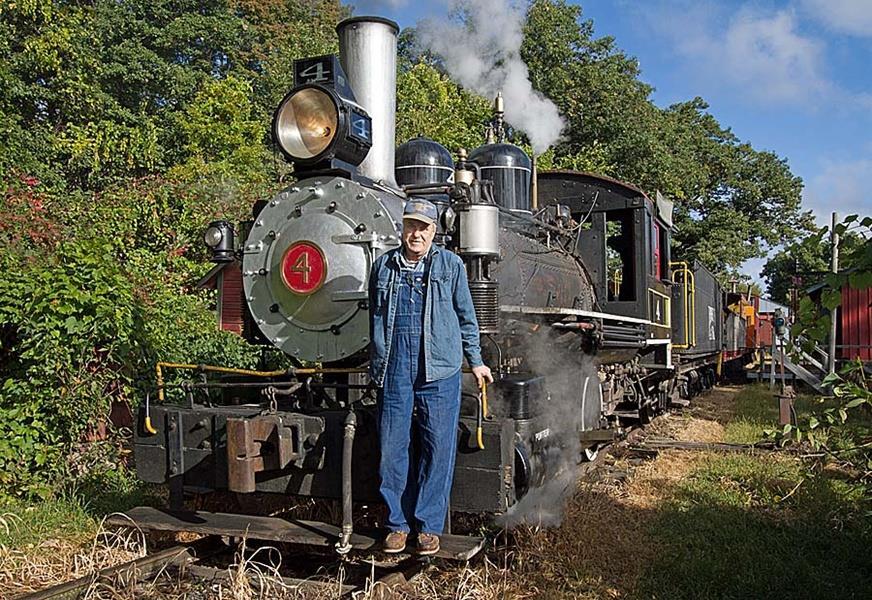 Railroad preservationist, author Richard E. Thompson dies February 5, 2014 CHISAGO CITY, Minn. Railroad preservationist and author Richard E. Thompson, 72, died Feb. 4, 2014.