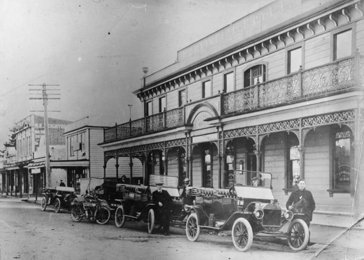 Wilkie Lane (Reference UH City Recollect website Provincial Hotel with cars and motor cycles P3-36-126) Wilkie Lane no longer exists. Wilkie Lane appeared in the 1954 Heretaunga Electoral Roll.