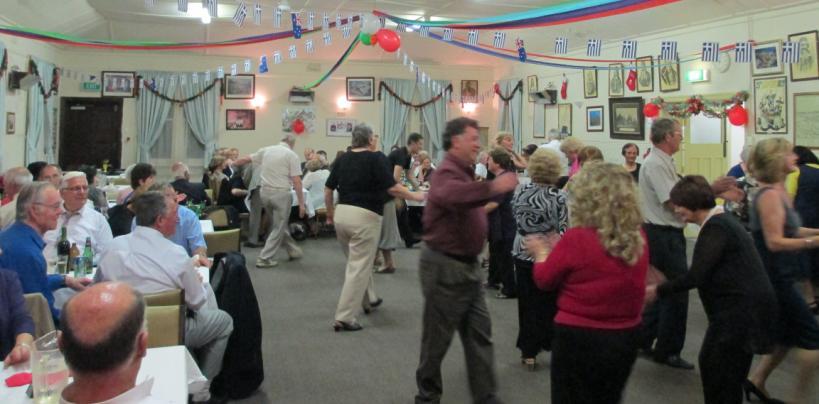 2013 Sub Branch Christmas Dance Opa, the event was an outstanding success. Lots of dancing to the music of DJ George Dalaras.