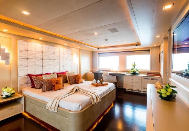 Warm colours create a relaxed ambiance throughout the yacht.