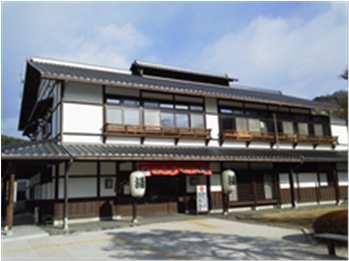 Hot Plaza Asama As the back parlor of the national treasure castle town, the natural hot spring
