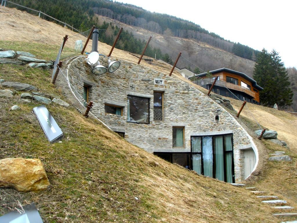 Graubünder shed, through an underground tunnel which runs straight through the mountainside The façade of the house is slightly slanted, adding to the view of the mountain scenery across the valley