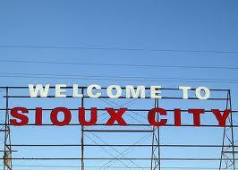 Local Area Information Sioux City Profile The tri-state Sioux City community (often referred to as Siouxland ) has a population over 100,000 people.