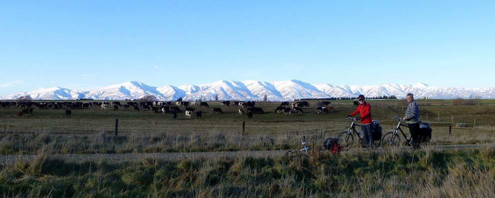 20 With only 13kms to Wedderburn from Ranfurly, we lingered in town, enjoying the warmth of
