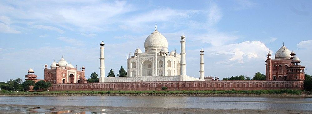 NORTH INDIA TOUR WITH TAJ, GOLDEN TEMPLE & HIMALAYA SEPTEMBER 2018 Day 01: 06 Sep (Thu): Arrive Delhi. Overnight Delhi. Arrive Delhi airport by SQ 405 at 2005 hrs.