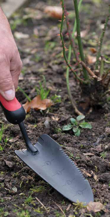 possible. \ SOWING TOOLS The user-friendly garden spreaders are equipped with a flow control.