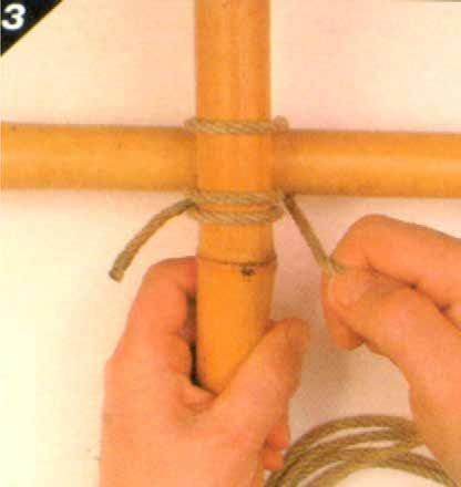 3. Bring the cord over the vertical pole and back behind the horizontal pole to the clove hitch. Pull tight. Note.