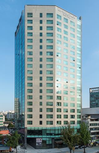 Maiden entry into Seoul, a gateway city 1 Excellent Location Hotel strategically located in the prominent Dongdaemun area Improving hotel market 2 DPS Accretive Acquisition The acquisition is