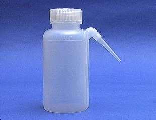 Wash Bottle H 2 O Distilled Water only To prevent contamination, do not touch the tip to other items, such as test tubes.