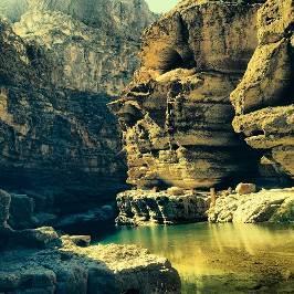 Several rock pools and an amazing water fall inside a cave build the spectacular end of the valley.