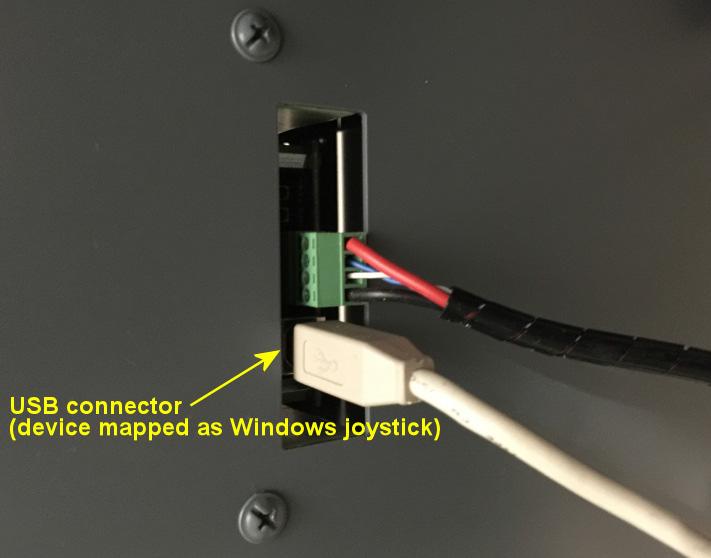 The connection via USB is necessary only when the simulator software needs default Windows joy-stick units and is not compatible with FSUIPC (for example Aerosoft Airbus).