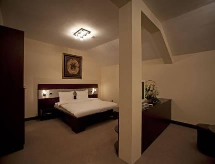 UNITS: SNGL, DBL, APP ROOM FACILITIES: All rooms are air conditioned
