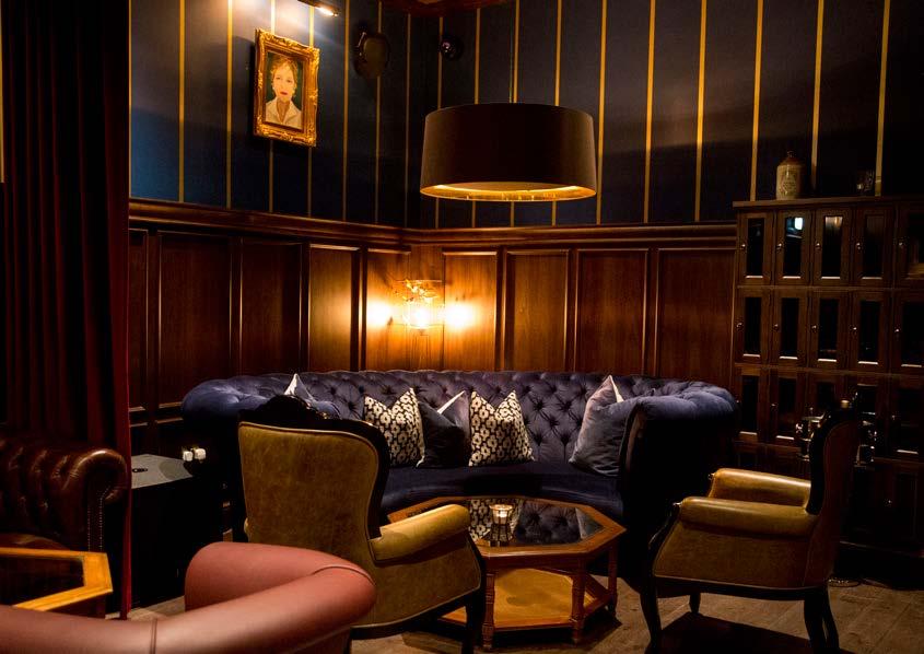 Billy s A reworking of the traditional Gentleman s Club, Billy s is all wood panelling, leather chesterfield sofas and roaring fires.