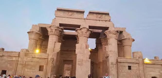 Indulging in 5 star luxury while exploring by Day the ancient temples that are scattered throughout the Nile along the way.