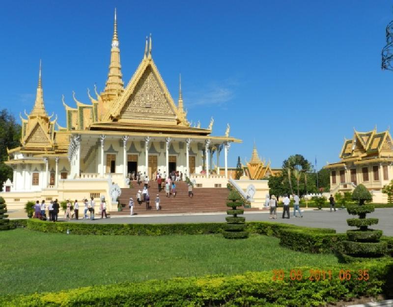 DAY 11 SAI GON PHNOM PENH BY BUS (B) Have breakfast at home-stay and check out. 07:45 Transfer to bus station to transfer to Phnom Penh (~08:30 14:30+).