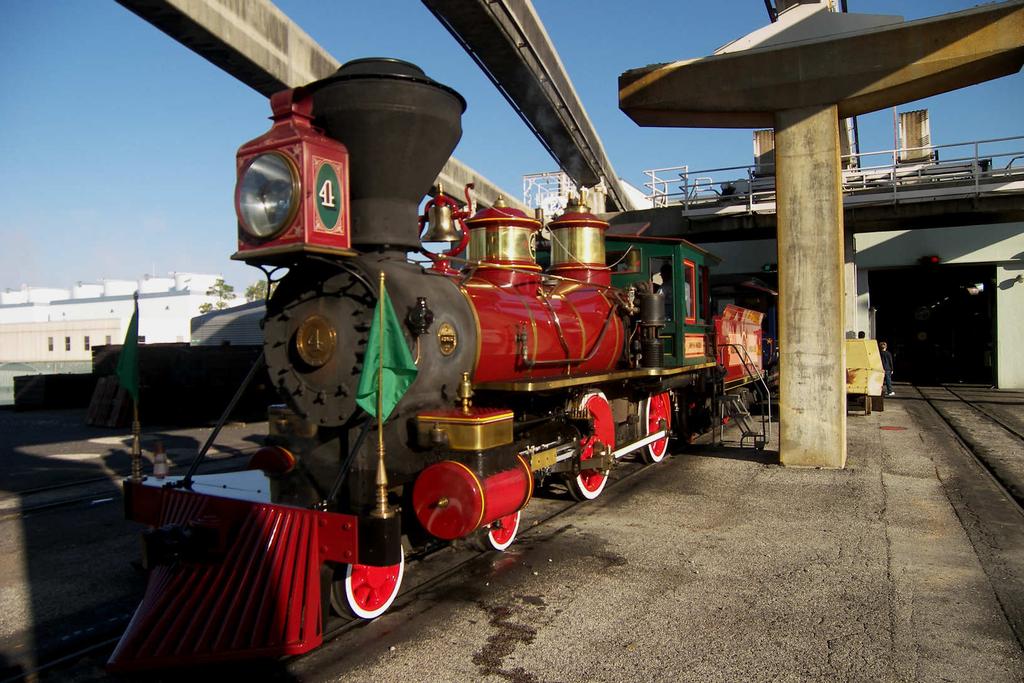 X It All Started with a Mouse STEAM TRAIN BEHIND THE SCENES AT WALT DISNEY WORLD By Rob Seel Top: No. 4, the Roy O. Disney stands ready to begin an 11-hour day s work, while No. 3, the Roger E.