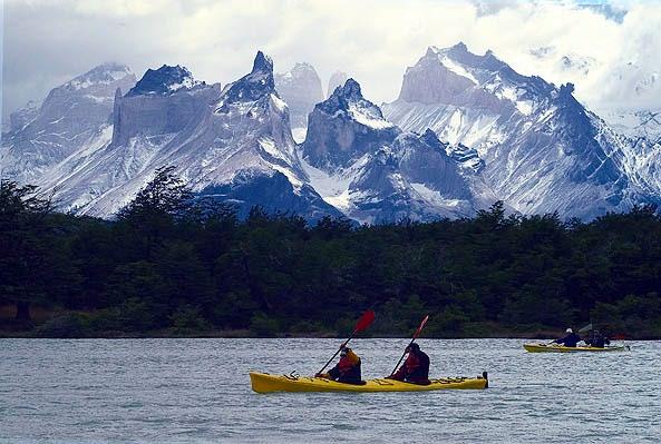 During the entire navigation, we will have an amazing view of the magnificent Paine Mountains. After paddling in Grey Lake, we will begin the descent of Grey River.