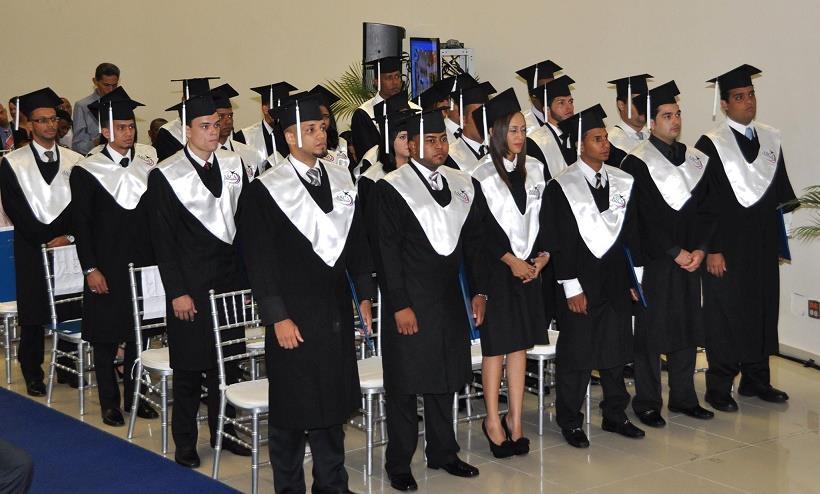 100 AIR TRAFFIC CONTROLLERS GRADUATED