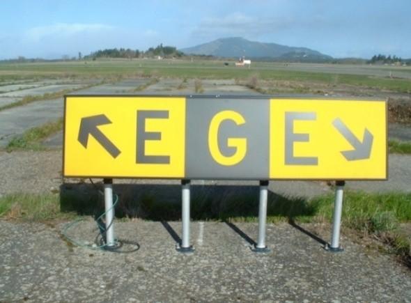 Location Signs Location signs are black with yellow lettering or numerals, a yellow border and do not have