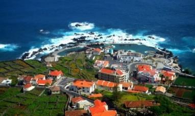 Additionally, Portugal has two archipelagos in the Atlantic Ocean the Azores (Açores) and Madeira Islands -, as well as an extensive exclusive maritime economic zone.