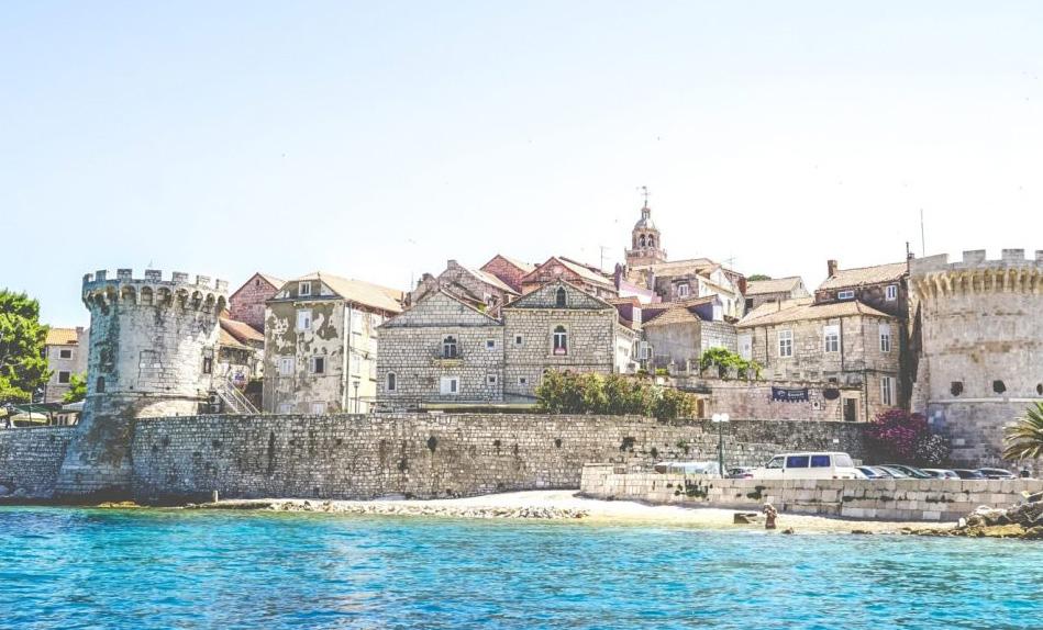 Korčula Old town Saint Marko s Cathedral Korčula City Museum Cake shop Cukerin Set in the shadow of the rising dolomite ridges of the Dinaric Alps, Korčula can be found clinging elegantly to a curved