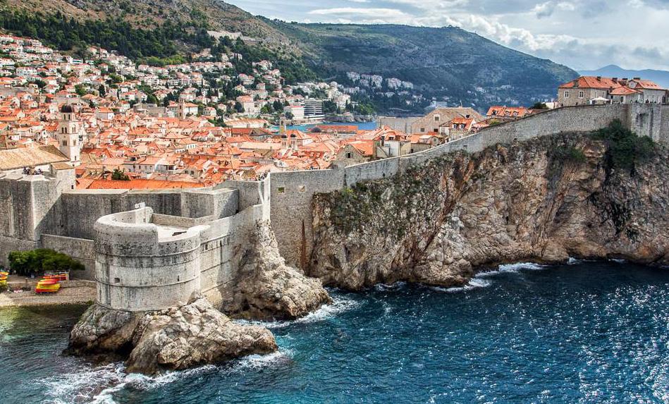 Dubrovnik City walls Old town Dulce s palace Dubrovnik was known as the Adriatic Pearl in the early 19th century (thanks to the English poet Lord Byron).
