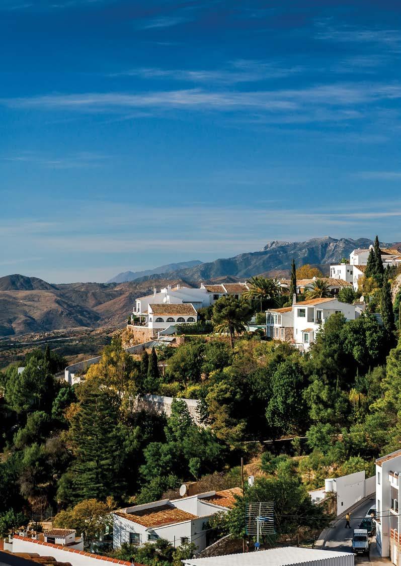 MARBELLA & BENAHAVIS: THE SURROUNDINGS The View Marbella is conveniently located between Marbella and Benahavis within quick and easy reach of the beaches and town centres.