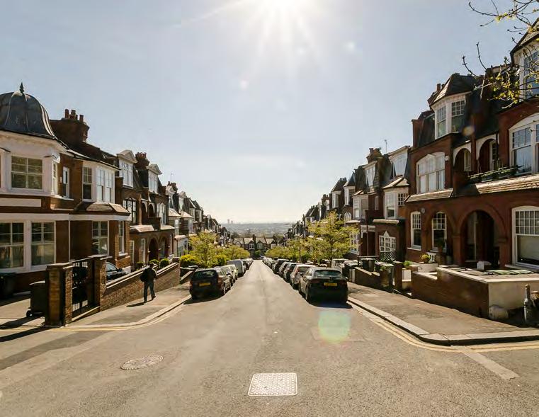 Property in Muswell Hill Muswell Hill has a wide selection of properties to suit all types of buyers and tenants, with all kinds of budgets; from imposing double fronted Victorian and Edwardian