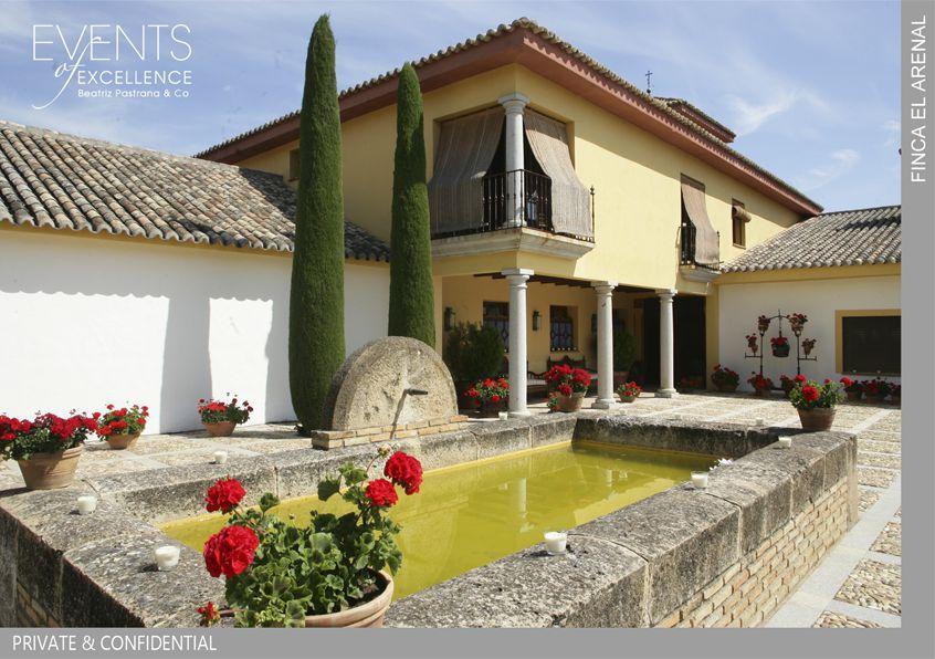 La casa principal de las Zarzas es una reinterpretación de la mejor tradición arquitectónica que supera al clásico cortijo andaluz.