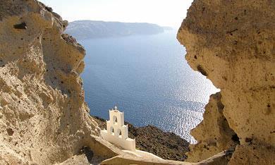 Predominantly vineyard country, the area of Megalochori covers a large expanse of the south western plains of Santorini, stretching towards the Caldera on the west, and the traditional settlement