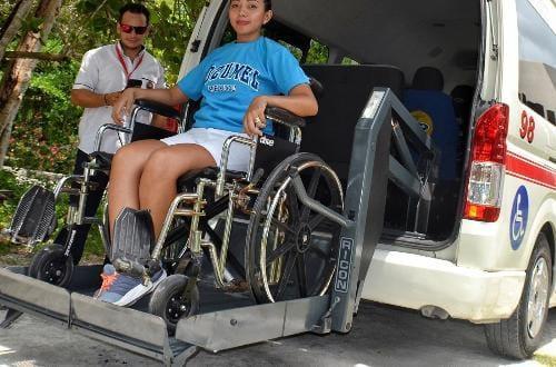 PRIVATE VAN - WHEEL CHAIR ACCESIBLE Experience the island at your own pace with the convenience of a private driver.