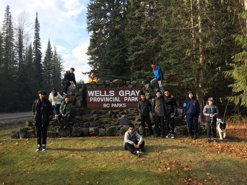 Maple Leaf School TRU Trip to Wells Gray Provincial Park October 28+29, 2017 Twelve students, our