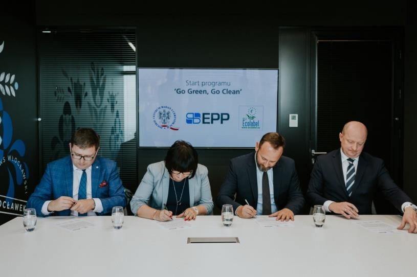 First program promoting the European certification of cleaning We will strive to cooperate only with entities offering cleaning services with an EU Ecolabel certificate from 2021" - says