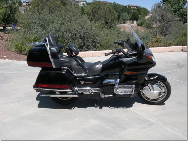 1994 Honda Goldwing Aspencade - Black I'm developing a bad hip and have to give up my ride. Wanh! Was asking $5200. Now $4700.